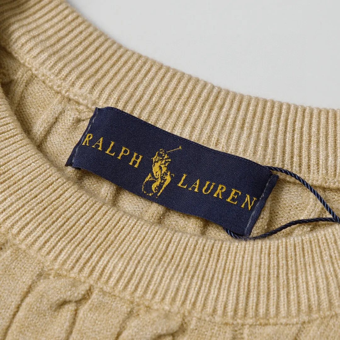 P186 Style No.: 601 -Ralph Lauren RL classic war horse logo embroidered pullover long-sleeved sweater on the chest -The item is made of custom-dyed and custom-spun yarn, purchased from the original version. A full set of customized accessories. Details determine success or failure. Heavy new autumn and winter product. High weight. Soft and delicate. The upper body effect is very nice. Loose fit. Women's model. -Color: white, gray, navy blue, red, khaki, blue, pink. -Sizes: S / M/ Ｌ S size 80-100 jins, M size 100-120 jins, Large size 120-135 jins